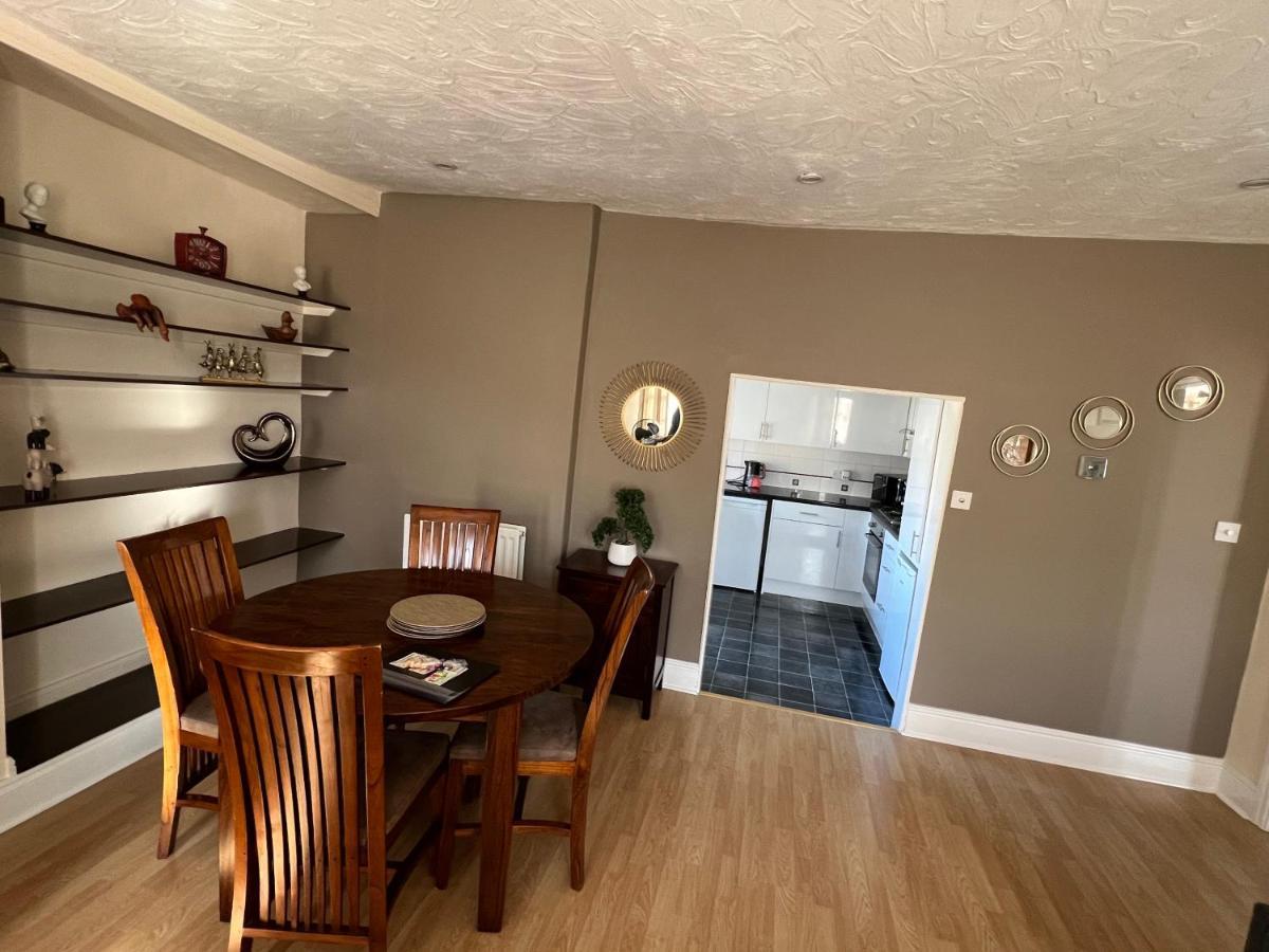 Stay In Yeovil Town Centre, Large 2 Bd Apt With Parking, Sleeps 4 المظهر الخارجي الصورة