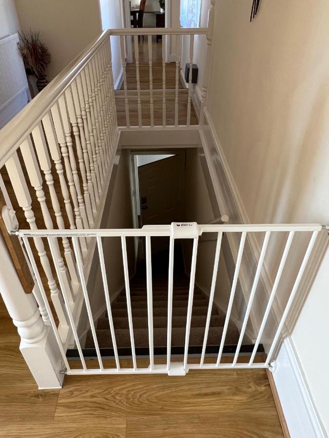 Stay In Yeovil Town Centre, Large 2 Bd Apt With Parking, Sleeps 4 المظهر الخارجي الصورة