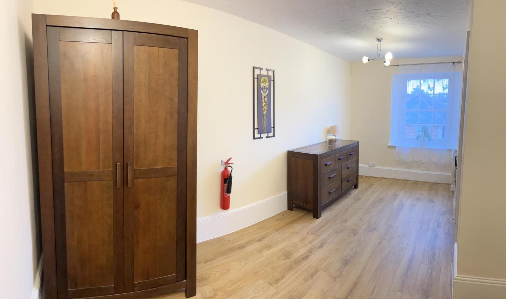 Stay In Yeovil Town Centre, Large 2 Bd Apt With Parking, Sleeps 4 المظهر الخارجي الصورة