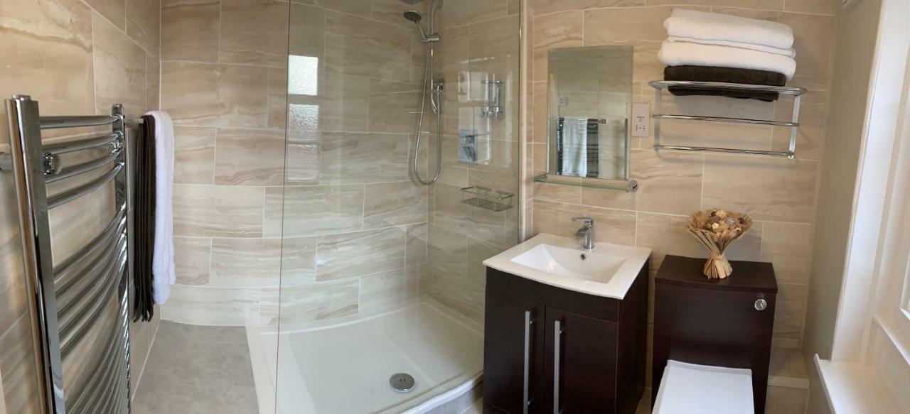 Stay In Yeovil Town Centre, Large 2 Bd Apt With Parking, Sleeps 4 المظهر الخارجي الصورة